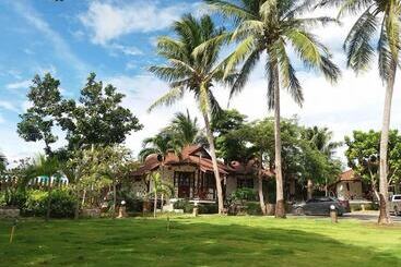 هتل Talkoo Beach Resort Khanom