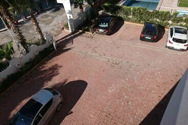 هتل The Corner Park