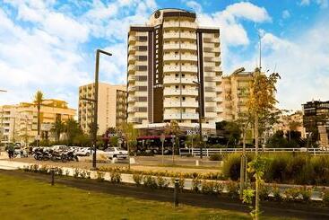 هتل The Corner Park
