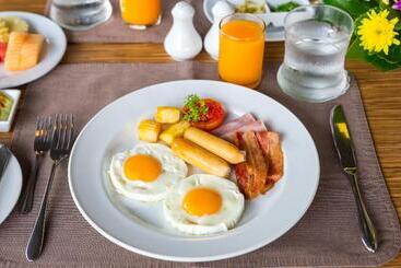 هتل Tinidee Golf Resort Phuket   Sha Extra Plus