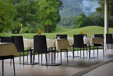 هتل Tinidee Golf Resort Phuket   Sha Extra Plus