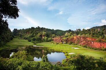 هتل Tinidee Golf Resort Phuket   Sha Extra Plus