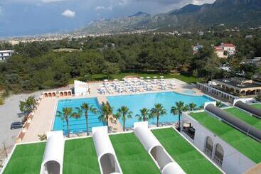 هتل Uptown Buyuk Anadolu Girne