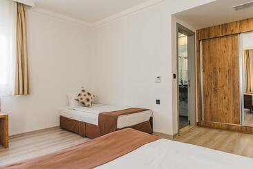 هتل Uptown Buyuk Anadolu Girne