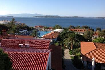 استراحتگاه Aristoteles Holiday Hotel And Spa