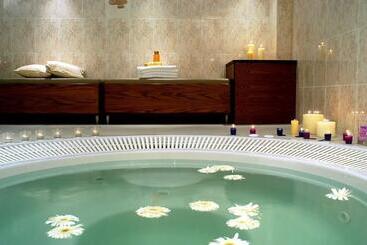 استراحتگاه Aristoteles Holiday Hotel And Spa