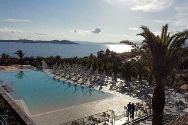 استراحتگاه Aristoteles Holiday Hotel And Spa
