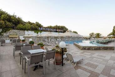 استراحتگاه Aristoteles Holiday Hotel And Spa