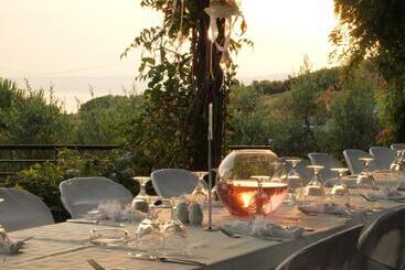 استراحتگاه Aristoteles Holiday Hotel And Spa