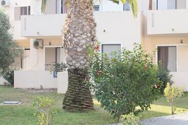 Roselands Hotel Bungalows