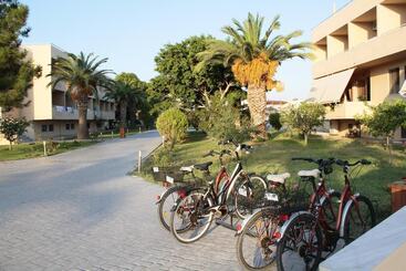 Roselands Hotel Bungalows