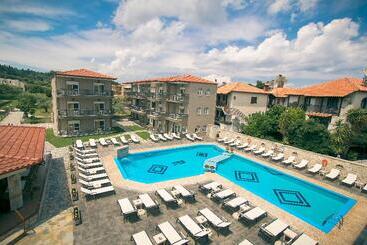 Royal Hotel And Suites