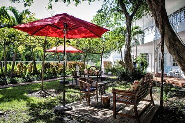 Tradewinds Apartment Hotel Miami Beach