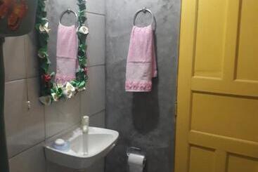 تختخواب و صبحانه Perto Do Aeroporto De Salvador   Dona Pitanga Hostel