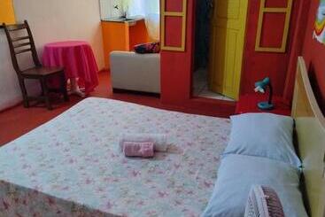 تختخواب و صبحانه Perto Do Aeroporto De Salvador Dona Pitanga Hostel
