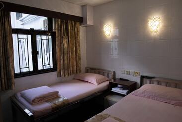 هاستل Om Guest House