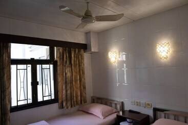 هاستل Om Guest House