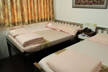 هاستل Om Guest House