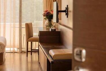 Country Lodge Hotel & Resort Beirut