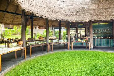 Haadtien Beach Resort
