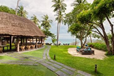 Haadtien Beach Resort