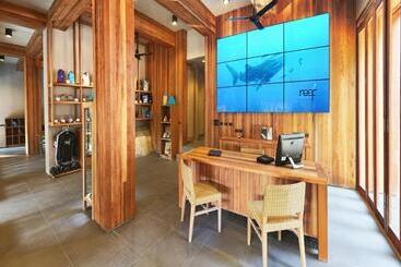 Haadtien Beach Resort