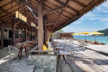 Haadtien Beach Resort