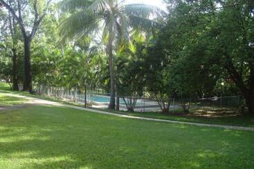 Base Airlie Beach Resort   Hostel