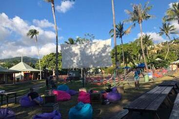 Base Airlie Beach Resort   Hostel