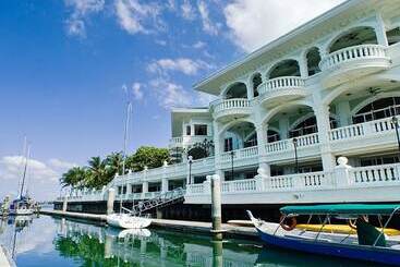هتل Avillion Admiral Cove