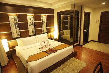 هتل Bamboo House Phuket