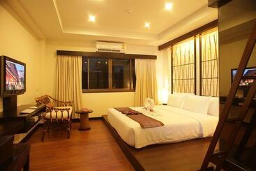 هتل Bamboo House Phuket