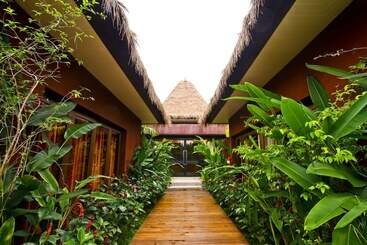 هتل Beyond Khaolak