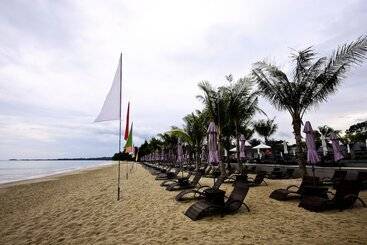 هتل Beyond Khaolak