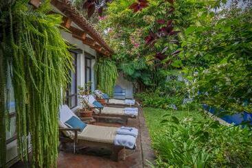 Casa Encantada By Porta Hotels