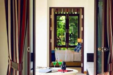 هتل Ajinta Resort