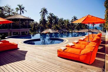 هتل Ajinta Resort