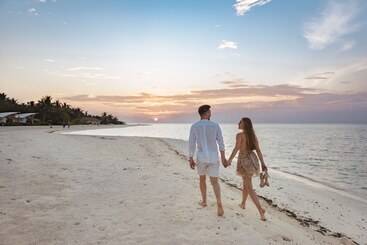 هتل Cinnamon Hakuraa Huraa Maldives  All Inclusive