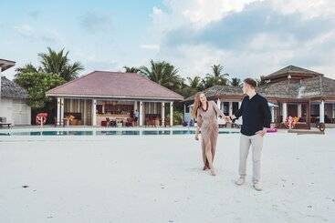 هتل Cinnamon Hakuraa Huraa Maldives  All Inclusive