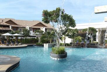 هتل Grand Lexis Port Dickson
