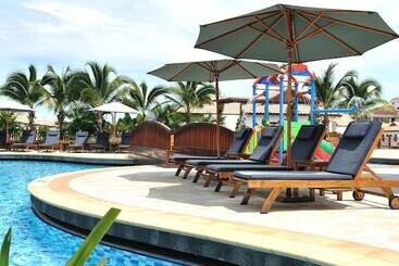 هتل Grand Lexis Port Dickson