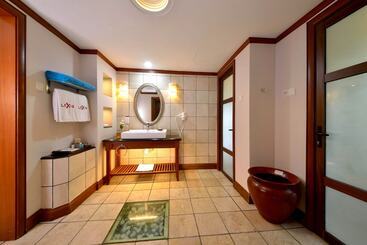 هتل Grand Lexis Port Dickson