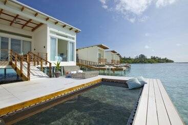 هتل Holiday Inn Resort Kandooma Maldives   Kids Stay & Eat Free And Dive Free For Certified Divers For A