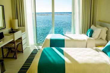 هتل Holiday Inn Resort Kandooma Maldives   Kids Stay & Eat Free And Dive Free For Certified Divers For A
