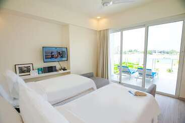 هتل Holiday Inn Resort Kandooma Maldives   Kids Stay & Eat Free And Dive Free For Certified Divers For A