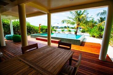 هتل Holiday Inn Resort Kandooma Maldives   Kids Stay & Eat Free And Dive Free For Certified Divers For A