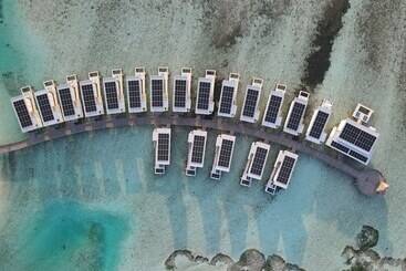 هتل Holiday Inn Resort Kandooma Maldives   Kids Stay & Eat Free And Dive Free For Certified Divers For A