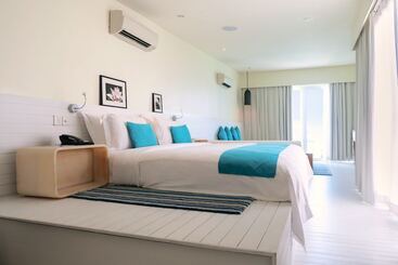 هتل Holiday Inn Resort Kandooma Maldives   Kids Stay & Eat Free And Dive Free For Certified Divers For A