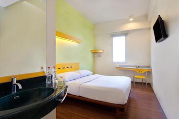 בית מלון כפרי Ibis Budget Jakarta Menteng