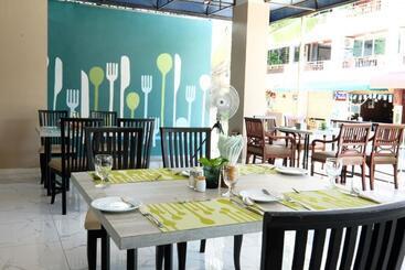 هتل Jomtien Plaza Residence